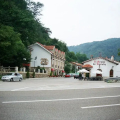Hotel De Borleña парковка