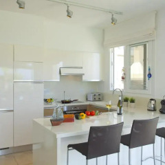 Отель Kerri W Seafront Villa в номере