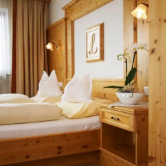 Отель Alpenhotel Laurin 3* Улучшенный номер фото 5