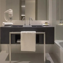 Отель NH Collection Porto Batalha 4* Улучшенный номер с различными типами кроватей фото 8
