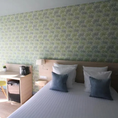 Отель Hôtel Du Centre 2* Улучшенный номер с различными типами кроватей фото 2