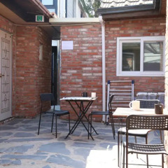 Отель 88st Guesthouse N Cafe Южная Корея, Сеул - отзывы, цены и фото номеров - забронировать отель 88st Guesthouse N Cafe онлайн балкон