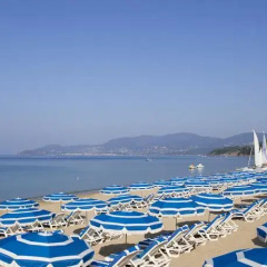 Отель Hôtel De Gigaro пляж