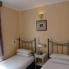 Manor Hotel 2* Стандартный номер с 2 отдельными кроватями