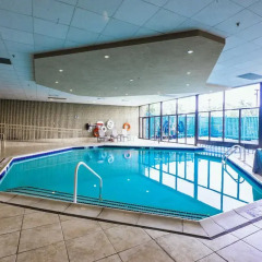 Отель Crowne Plaza Hotel-Newark Airport США, Элизабет - отзывы, цены и фото номеров - забронировать отель Crowne Plaza Hotel-Newark Airport онлайн бассейн фото 3