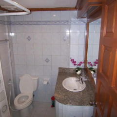 Hotel Orchid Residence ванная