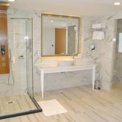 Real House Boutique Hotel Люкс с различными типами кроватей фото 3