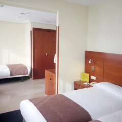 Hotel Silken Torre Garden 3* Стандартный семейный номер с разными типами кроватей фото 2