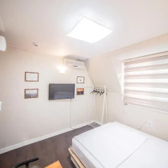 Хостел Itaewon Inn Стандартный номер с двуспальной кроватью