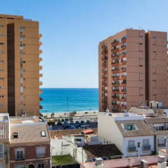 Отель Apartamentos Embajador Испания, Фуэнхирола - отзывы, цены и фото номеров - забронировать отель Apartamentos Embajador онлайн пляж фото 2