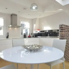 Отель Uber Theatre Land Penthouse в номере