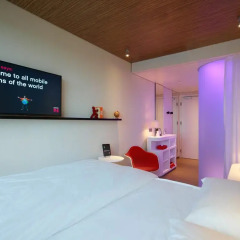 Отель citizenM Tower of London 4* Стандартный номер с двуспальной кроватью фото 4