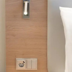 Отель Holiday Inn Express Munich City West сейф в номере