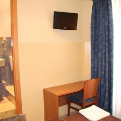 Отель Hostal Mont Thabor Улучшенный номер с различными типами кроватей фото 26