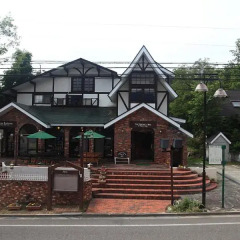 Отель Lodge Karunaju & The Alpine Grill Хакуба парковка