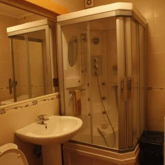 Гостиница Townhouse in Svetlogorsk 2 в Светлогорске отзывы, цены и фото номеров - забронировать гостиницу Townhouse in Svetlogorsk 2 онлайн Светлогорск ванная