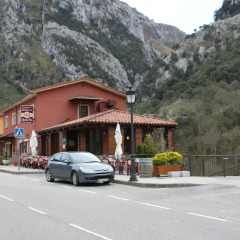Отель Hostal Monte Rio парковка