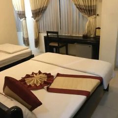 Canary Hotel 2* Улучшенный номер с 2 отдельными кроватями