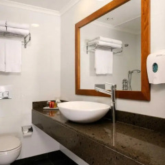 Caesar Premier Jerusalem Hotel Израиль, Иерусалим - отзывы, цены и фото номеров - забронировать отель Caesar Premier Jerusalem Hotel онлайн ванная