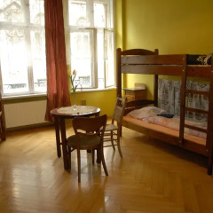 Hostel Mleczarnia Кровать в общем номере с двухъярусной кроватью фото 12