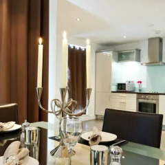 Отель Living by BridgeStreet, Manchester City Centre в номере