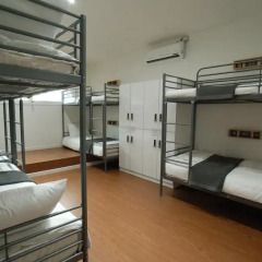 Отель YE'4 Guesthouse 2* Кровать в женском общем номере с двухъярусной кроватью фото 2