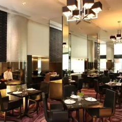 Отель Radisson Suites Bangkok Sukhumvit Бангкок питание