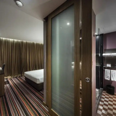 Отель The Continent Bangkok by Compass Hospitality 4* Улучшенный номер с различными типами кроватей фото 5