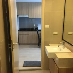 Отель The CHEZZ Metro Life Condo by Room Plus Паттайя ванная