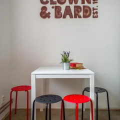 Clown and Bard Hostel Стандартный номер с различными типами кроватей (общая ванная комната) фото 9