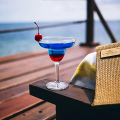 Отель Adaaran Prestige Water Villas Медупару гостиничный бар