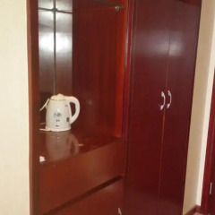 Guangzhou Junhong Business Hotel сейф в номере
