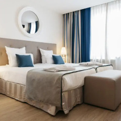 Отель Catalonia Grand Place 4* Улучшенный номер с двуспальной кроватью фото 2