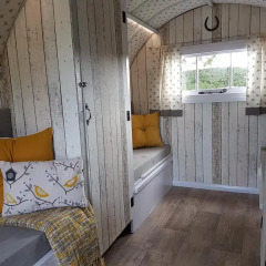 Отель The Little Hide - Grown Up Glamping Стандартный номер с различными типами кроватей фото 6