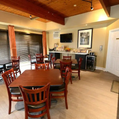 Отель Thriftlodge Saskatoon 2* Стандартный номер с различными типами кроватей фото 7