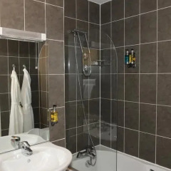 Апартаменты Fountain Court Apartments - EQ2 Люкс с различными типами кроватей фото 3