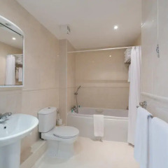 Отель Brighton Marina Apartment Великобритания, Брайтон - отзывы, цены и фото номеров - забронировать отель Brighton Marina Apartment онлайн ванная фото 2