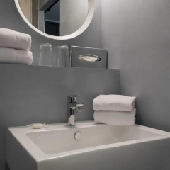 Отель Quality Hotel & Suites Bercy Bibliothèque by HappyCulture Франция, Париж - 3 отзыва об отеле, цены и фото номеров - забронировать отель Quality Hotel & Suites Bercy Bibliothèque by HappyCulture онлайн ванная