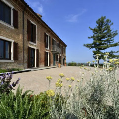 Отель Cascina San Michele Костиглиоле-д'Асти