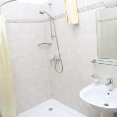 Отель Amir Hotel Кыргызстан, Каракол - отзывы, цены и фото номеров - забронировать отель Amir Hotel онлайн ванная фото 2