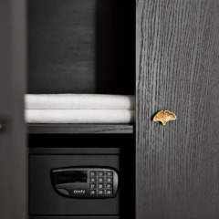 15th Avenue Hotel сейф в номере