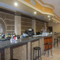 Отель Hostal Restaurante Cuatro Caminos гостиничный бар