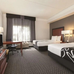 Отель La Quinta Inn & Suites Dallas North Central 2* Стандартный номер с различными типами кроватей фото 2