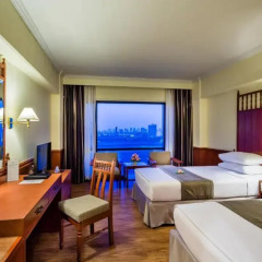 Bangkok Palace Hotel 4* Улучшенный номер с двуспальной кроватью фото 4