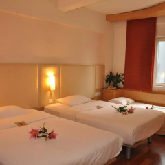 Zhongshan The Center Hotel 3* Номер Делюкс с различными типами кроватей фото 3