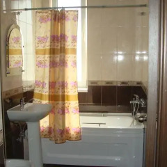Гостиница Domoria Hostel в Сочи отзывы, цены и фото номеров - забронировать гостиницу Domoria Hostel онлайн ванная