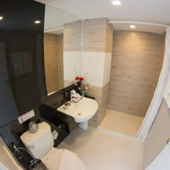 Отель Racha Residence Sri Racha ванная фото 2