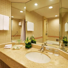Отель Holiday Inn Atrium 4* Номер Делюкс