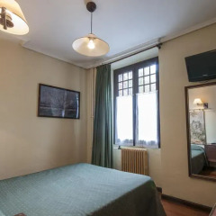 Отель Hostal Ayestaran II Стандартный номер с двуспальной кроватью фото 15