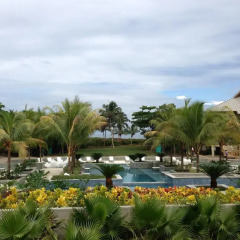 Отель Indura Resort бассейн